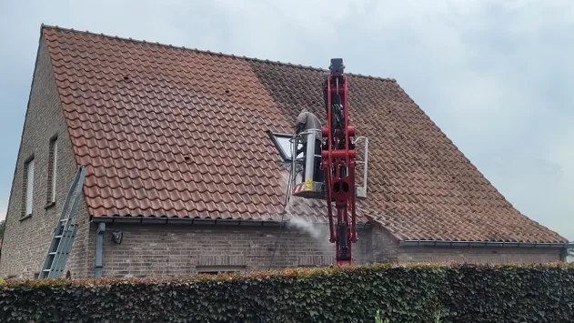 reinigen dak te Drongen - voor en na - 07